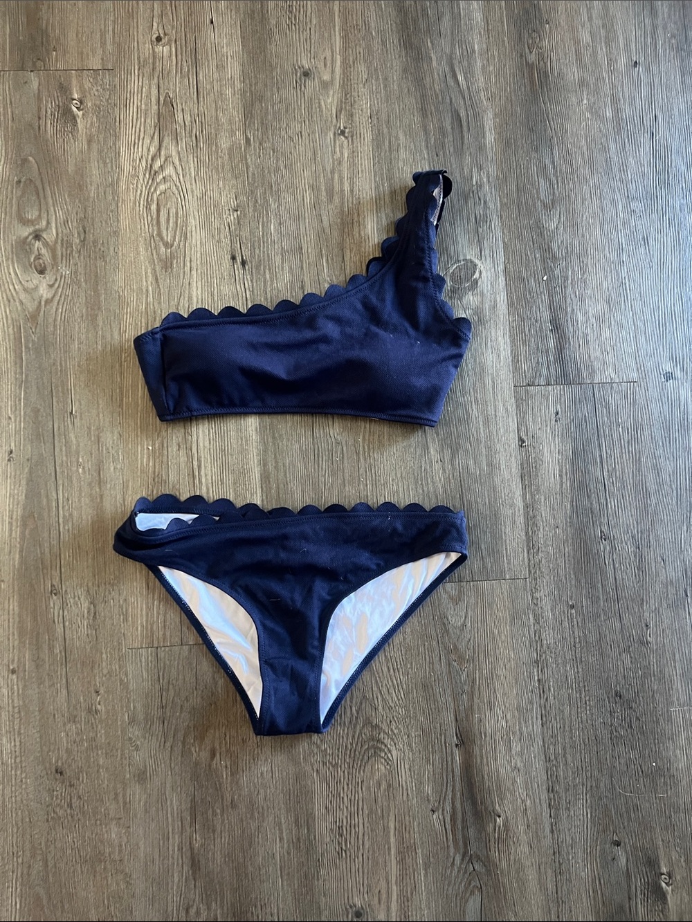 Cupshe Navy Scallop One-Shoulder Bikini Set